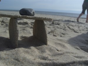 schwere-stein-auf-sandhaus