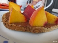 Nuss-Nougat-Creme und Pfirsiche